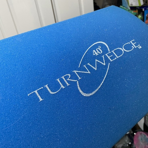 Foam pillow not back 
90 deg New - Picture 6 of 6